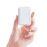 ➤ 10.000 mAh HOHE KAPAZITÄT: 3,5 Ladevorgänge für Ihr iPhone 6s, 2,5 Ladevorgänge für Samsung Galaxy S6, das iPad Mini 1-Mal. Dank der eingebauten Premium-Li-Polymer-Batterie kann diese Hochleistungsbank einige Ladungen für Ihre Geräte mit hohem Stromverbrauch aufnehmen.