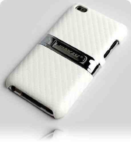 Preisvergleich Produktbild Schutzhülle für Apple iPod touch 4G (Modelle 8 GB / 32 GB / 64 GB), ausklappbarer, verchromter Ständer aus Metall, weiß, inkl. 2 Displayschutzfolien