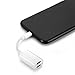 Produktbild 2 in 1 Dual Lightning Splitter Adapter | Ideal um Ihr iPhone zu laden, zu telefonieren, Musik zu hören und zu synchronisieren für iPhone X, 8, 8 Plus, 7, 7 Plus und alle weiteren Modelle kompatibel mit iOS 11 in Weiß von VAPIAO