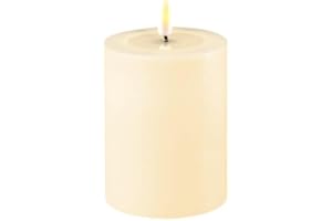 ‎REWU ReWu LED Kerze Deluxe Homeart, Indoor LED-Kerze mit realistischer Flamme auf einem Echtwachsspiegel, warmweißes Licht -Creme 7,5 x 10 cm