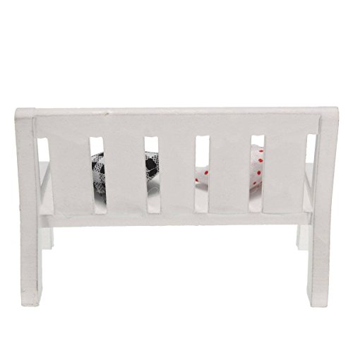 SecretRain Kleine Weiße Bank mit 2 Kissens DIY Minigardendeko Puppenhaus Ausschmueckung Mininatur Miniwelt als Geschenk - 3