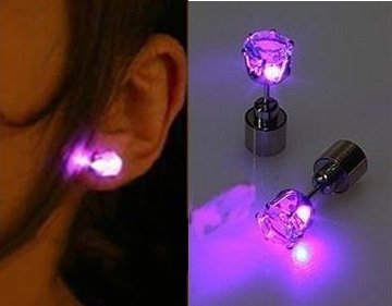 Preisvergleich Produktbild LED Ohrringe Leucht Ohrstecker Ohrringe violett lila leuchtende Ohringe mit Licht