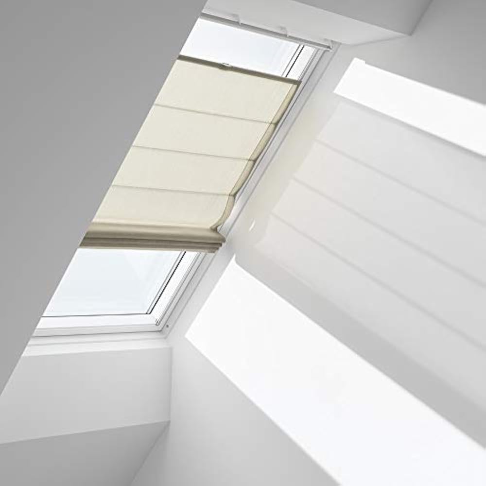 римские шторы на наклонные окна. римские шторы на окна велюкс. римская на мансардное окно. римская штора на мансардное окно. рулонные шторы roof velux.