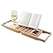 Produktbild mDesign Badewannenaufsatz aus Holz – ausziehbare Badewannenablage mit Buchstütze und Tablett für Wein – mit Handyhalterung – natur