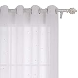 Die schöne Voile Vorhänge sind als Dekoration für das Zimmer.