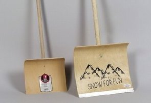 Kinder-Schneerschieber Holz mit Stiel