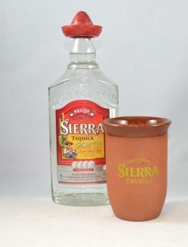 Preisvergleich Produktbild Sierra Tequila Silver (700 ml) + Tonbecher (400 ml)
