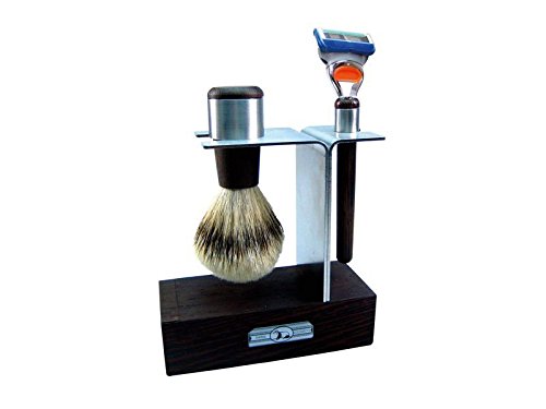 Shaving set made of wenge wood and stainless steel with fusion and plucked hair.