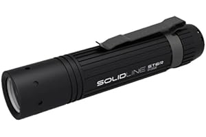 Solidline ST6R - Torcia LED Xtreme con messa a fuoco, ricaricabile, con batteria, 900 lumen, raggio d'azione di 240 m, durata di 40 ore, con batteria inclusa, clip tascabile e cavo USB