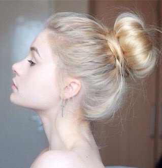SUPER BUN - BIG STYLED 30% LARGER "AIRLINE STEWARDESS" BUN - 60's LOOK - LIGHT BLONDE MIX