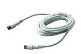 Mujer con el adaptador Electraline 10154012J - Cable prolongador de televisión (macho a macho, con adaptador de conector, 3 m)