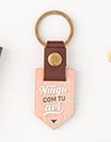 Llavero de madera, piel y metal "nadie como tú Abuelo" (cat)