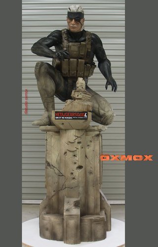 Preisvergleich Produktbild Metal Gear Solid 4 Snake - lebensgroße Figur ca 2 Meter Hoch
