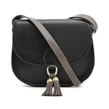 Eine Gesäßtasche, ein Hauptfach mit einer Tasche und eine Reißverschlusstasche können viele Gegenstände verstauen, die man im Alltag braucht