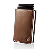 [EINFACHE HANDHABUNG] - der Schiebemechanismus garantiert einen simplen Ausschub der Kreditkarten - zudem gewährleistet der Magnetverschluss ein praktisches Öffnen und Schließen der Lederklappe