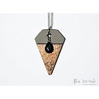 Kettenanhänger aus Beton mit Kupferbeschichtung und schwarzer Perle