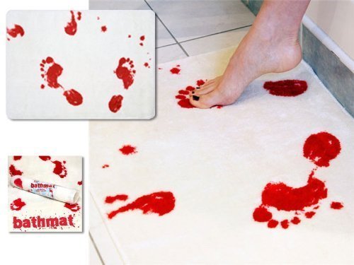 Preisvergleich Produktbild Der Blutbad Badteppich mit blutigen Abdrücken