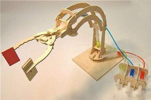 Preisvergleich Produktbild Pathfinders Robotic arm by American Science & Surplus