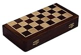 Los cuadros son de tamaño lógicamente en base a tamaño de la estera y cada chessman tiene su lugar de deposito designato al interior del Consejo. Este ayuda a que no se pierde con cualquier pieza y es fácil de llevar