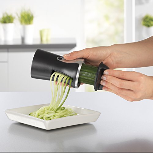 GOURMETmaxx 09873 Julienneschneider & Spiralschneider | Gemüse und Obst | Gemüse-Nudeln / Veggie Pasta (Zucchini, Spargel, Gurken, Möhren, Kartoffel) | Royal Schwarz | Edelstahl - 3