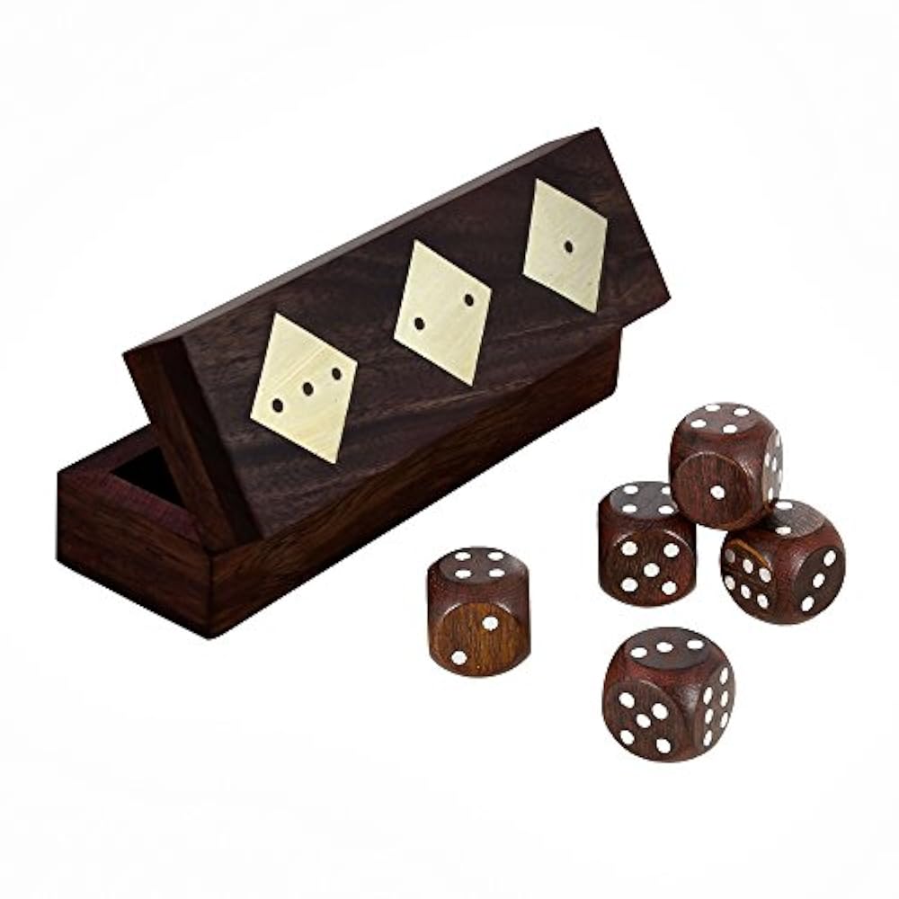 Dice box. Игральные кубики в деревянной коробке. коробка для хранения игральных кубиков. dice 5. dice 2.