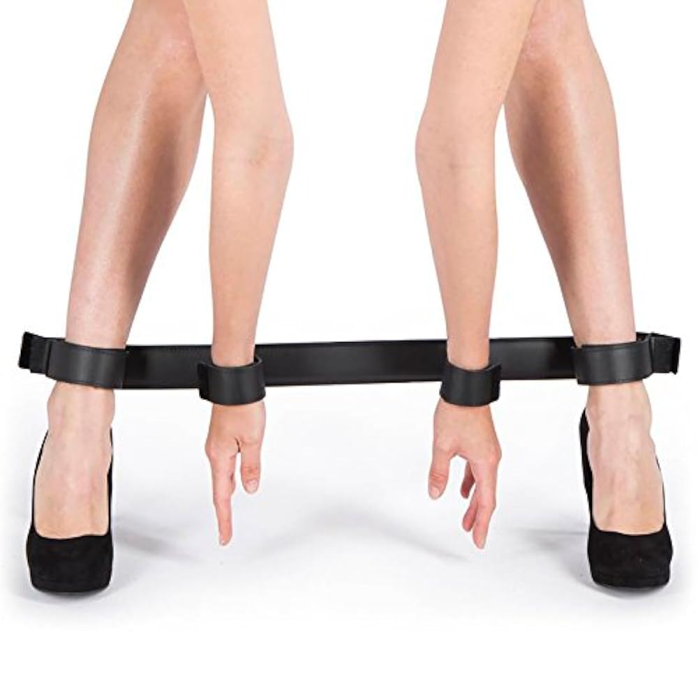 наручники для ног. связывание ног веревкой. связанные руки и ноги. приспособления для связывания. кожаные наручники для рук и ног.