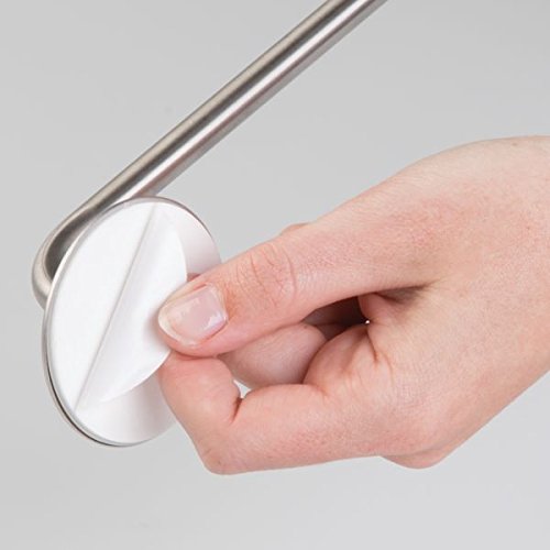 mDesign AFFIX Handtuchhalter ohne Bohren, silber – für die Küche – praktische, selbstklebende Handtuchstange – einfache Montage - 4