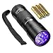 Produktbild TaoTronics UV Taschenlampe 12 LED Handlampe Schwarzlicht aus Alulegierung 395nm UV Blacklight Taschenlampendetektor für trockene Haustiere Urin und Flecken mit 3 kostenlosen AAA-Batterien