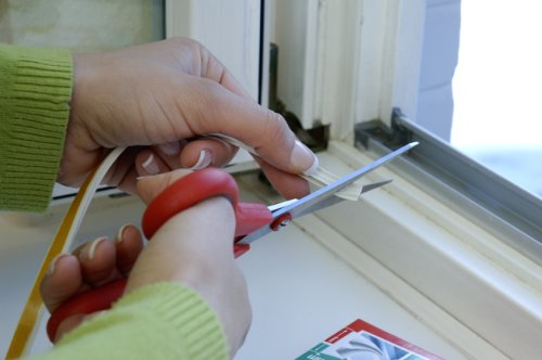 tesamoll Gummidichtung für Fenster und Türen, weiß, CLASSIC, P-Profil, 10m - 7