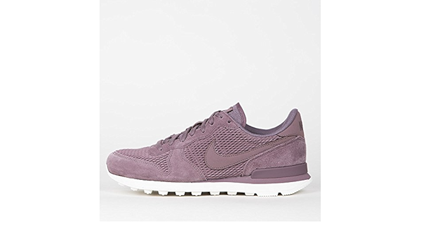 nike internationalist prm w
