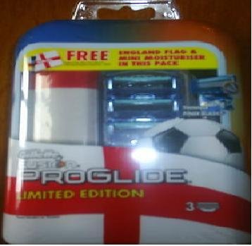 Gillette Fusion ProGlide 3 Blades with a Free Flag and Moisturiser Pack