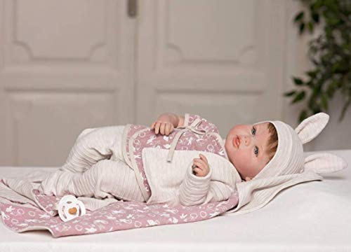 Bambola Guca - Bambola Reborn LoreTTE 46 cm Set Malva Coniglietti con Gorito, Saietta e Mussolina, Multicolore (18033)