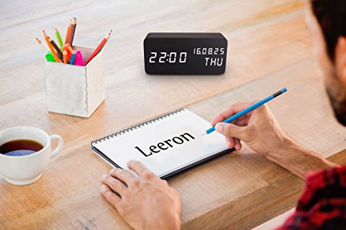 Leeron LED Digital Wecker, Zeigt Uhrzeit Datum Woche und Temperatur, Würfel Holz förmigen Sound Control-Schreibtisch-Wecker für Heim und Büro schwarz - 7