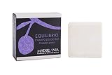 Jabón puro y de fórmula ancestral elaborado sólo con ingredientes naturales. Limpia suavemente sin resecar. Equilibra el cuero cabelludo y regula la secreción sebácea, con refrescante perfume cítrico con limón, árbol del té, lavanda y pomelo. Vegano. 120 ml.