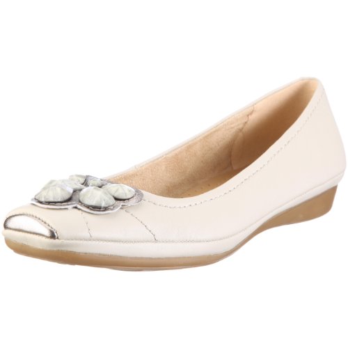 Naturalizer  VERVE Ballet Flats Womens  Beige Beige/Moonstone Size: 6 (39 EU)