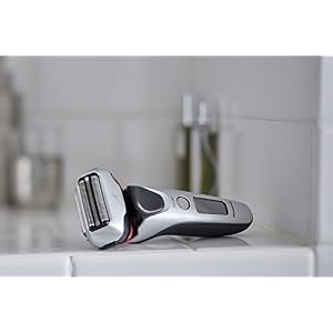 Panasonic ES-LT6N 3 Blade Wet/Dry Electric Shaver for Men - Image 3