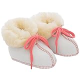 PRODUKTEIGENSCHAFTEN: Das Lammfell der warmen Baby-Schühchen hat eine Wollhöhe von 15 mm. Sohlenlänge je nach Größe zwischen 10 cm bis 15,5 cm. Ab Größe 23 wird eine extra Sohle eingenäht, damit die Schuhe strapazierfähiger sind (siehe Bild). Da es sich um ein Naturprodukt handelt können die Fellfarben leicht abweichen.