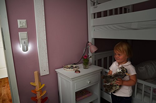 Brennenstuhl LED-Nachtlicht / sanftes Orientierungslicht mit Infrarot-Bewegungsmelder und Dämmungssensor für die Steckdose (mit Schalter) Farbe: weiß - 11