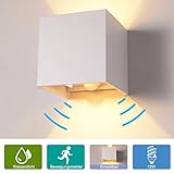 ☀ 【Innen und Außen geeignet】 Diese wasserdichte LED Wandleuchte kann im Freien wie Park, Garten usw. installiert werden. Es ist auch für den Innenbereich wie Wohnzimmer, Schlafzimmer, Balkon, Flur, Bad, Ausstellungshalle, Bar, Café, Galerie geeignet. Sie können nicht nur Ihren Raum beleuchten, sondern auch ein eleganteres Leben bringen.