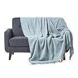 Vielseitig einsetzbar: als Kuscheldecke, Sofaüberwurf oder leichte Wohndecke auf der Couch. Verrutscht nicht und lässt sich leicht drapieren. Schützt Sofa oder Bett optimal vor Flecken, Staub oder Tierhaaren. Waschbar bis 30 Grad (separat waschen). Auch sehr gut mit dem Staubsauger zu reinigen.