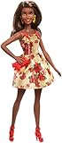 Bringen Sie das Glück der Feiertage zum Ende des Jahres an und regen Sie die Fantasie der Kinder an, indem Sie die Barbie-Puppe in Abendkleid anbieten.