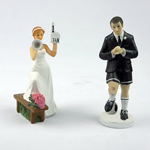 ACME Tortenfigur Tischdeko für die Hochzeitstorte Brautpaar mit Fußball,11*8*15cm (L*B*H) - 3