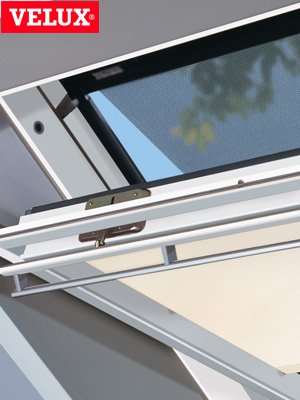 Original VELUX Vorteils-Set ( Sichtschutz-Rollo mit Haltekrallen + Hitzeschutz-Markise ) ROP PK00 9050 Für // GGL, GTL, GPL, GHL, GGU, GTL, GPU, GHU P04, P06, P08, P10, PK04, PK06, PK08, PK10, 404, 406, 408, 410 // in Stofffarbe 9050 / Uni Blau – Markise in Schwarz _59640 - 4