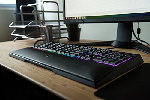 Razer Ornata Chroma - Teclado gaming con membrana mec  nica  reposamu  ecas de tipo ergon  mico y retroiluminaci  n RGB chroma  - QWERTY