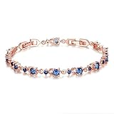 Una hermosa pulsera delgada que equilibra la belleza de su chapado de oro rosa con el brillo de las piedras de circonia cúbica.