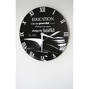 Wanduhr - „Bildung ist die stärkste Waffe, um die Welt zu verändern” (28cm)