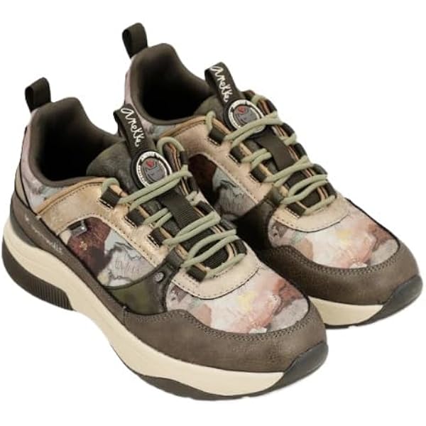 Sneaker in pelle nera con suola marrone e lacci grigia