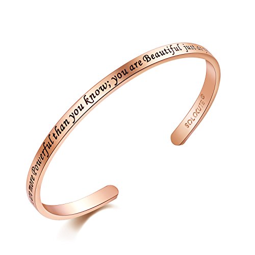 Solocute - Pulsera chapada en Oro con Diseño de Recuerdos Elegantes, con Grabado en Inglés You Are More Powerful Than You Know; You Are Beautiful as You Are Inspirational Cuff Jewelry