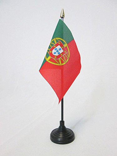 AZ FLAG - Portugal Table Flag 4'' x 6'' - Portuguese Mini Desk Flag 100% Polyester 15 x 10 cm - Office Flag with 10'' Pole - Golden Spear