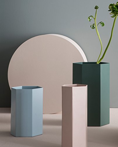 Ferm Living – Vase Hexagon Hellblau – pulverbeschichtetes Metall Ø 9 Höhe 15 cm - 2